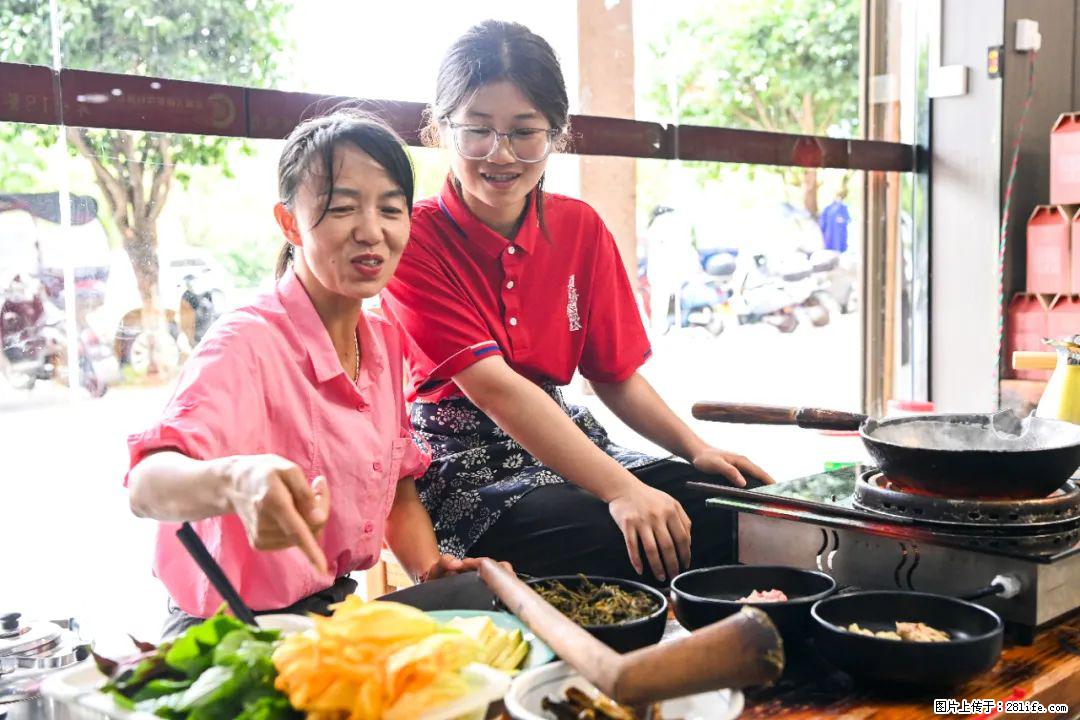全网追的“扁担女孩”,找了一份暑假工,时薪12元 - 阳泉生活资讯 - 阳泉28生活网 yq.28life.com